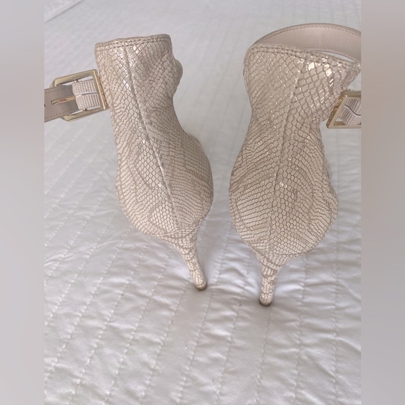 Gold and Beige KENNETH COLE sandals size 9.5 - Picture 6 of 6